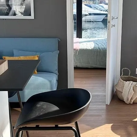 Jacuzzi & Relax On Greyhouseboat Hotel en barco *
