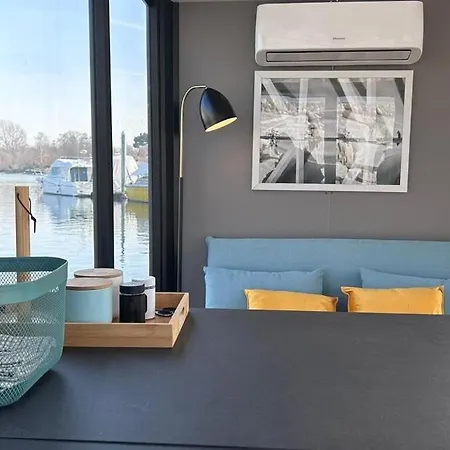 Hotel en barco Jacuzzi & Relax On Greyhouseboat Dormelletto