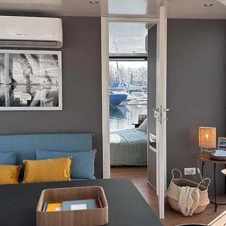 Hotel en barco Jacuzzi & Relax On Greyhouseboat *